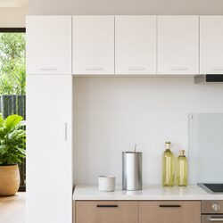 Wall-Mounted Hanging Cabinet with Door in White